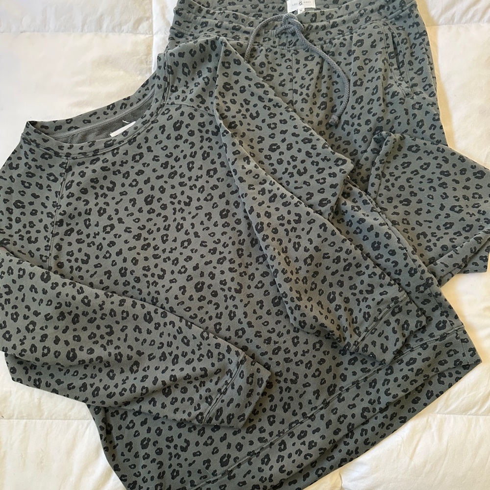 Lou & Grey Charcoal Animal Print Set